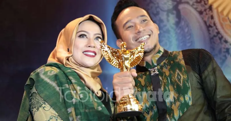 Perasaan Denny Cagur Saat Istrinya Berhijab