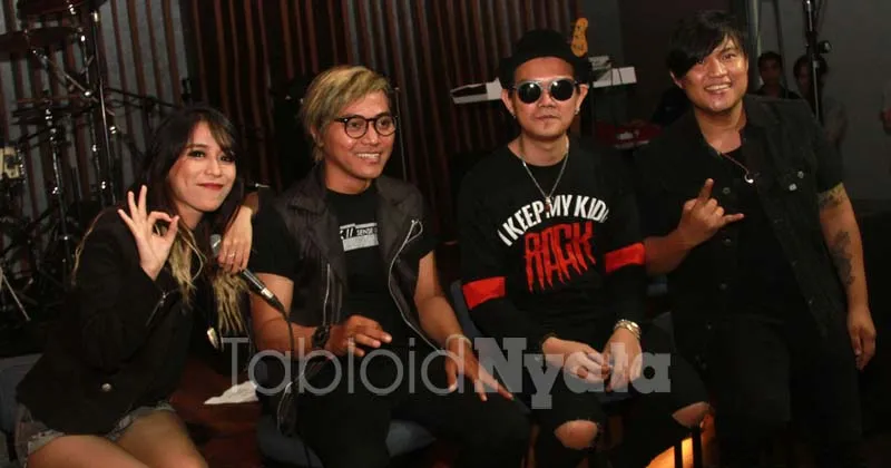 “Cinta Pertama” Posan Untuk Omega