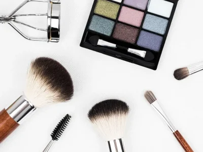 makeup artist
