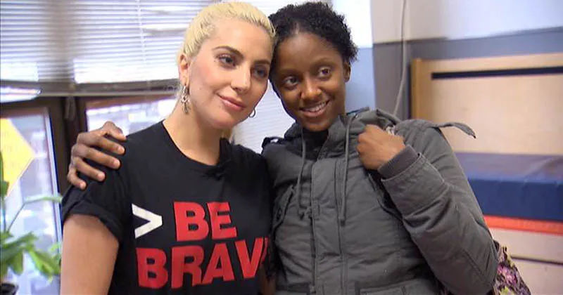 Lady Gaga Berbagi Pengalaman Traumatis Kepada Remaja Tunawisma