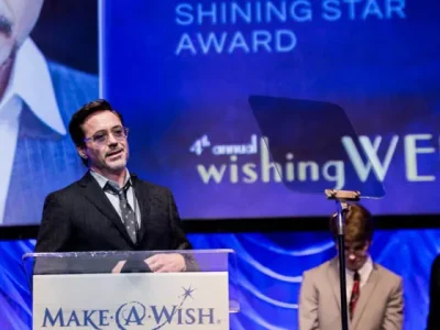 Robert Downey Jr. Menerima Penghargaan