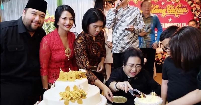 Vanessa Angel Kaget Camer Tertangkap