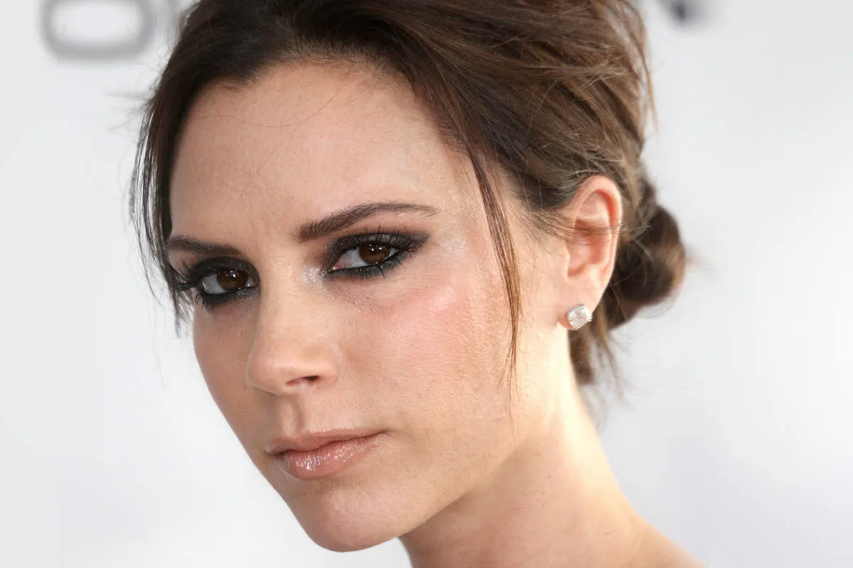 Victoria Beckham Menerima Gelar Terhormat ini Karena Jasanya di Dunia Fashion dan Amal