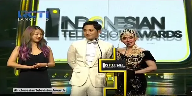 Genitnya Aksi Syahrini Buat Fans Jin Goo Berang!