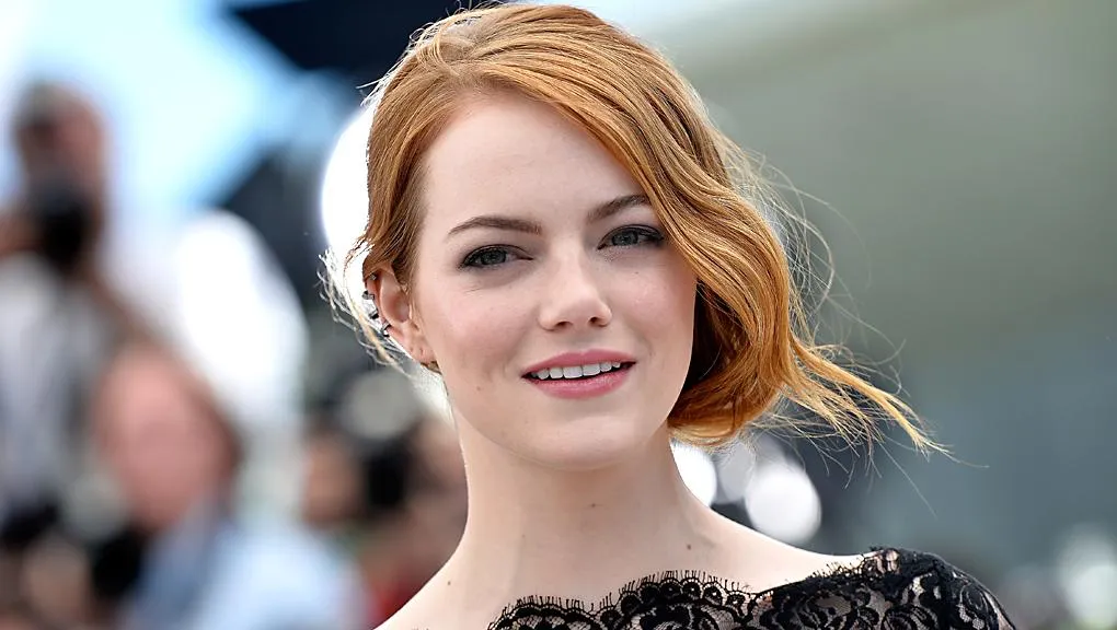 Kecantikan Emma Stone yang Tidak Pudar di Red Carpet Dari Tahun ke Tahun