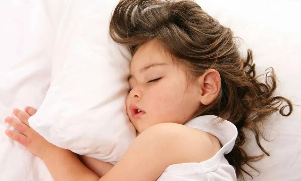 6 Tanda Buah Hati Anda Perlu Tempat Tidur Sendiri