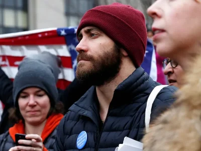 Jake Gyllenhaal Turut Mendukung Gerakan Women's March
