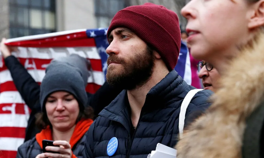Jake Gyllenhaal Turut Mendukung Gerakan Women’s March Bersama Kakaknya