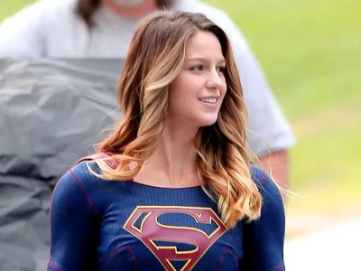 Supergirl Ikut Serta Membela Hak Perempuan