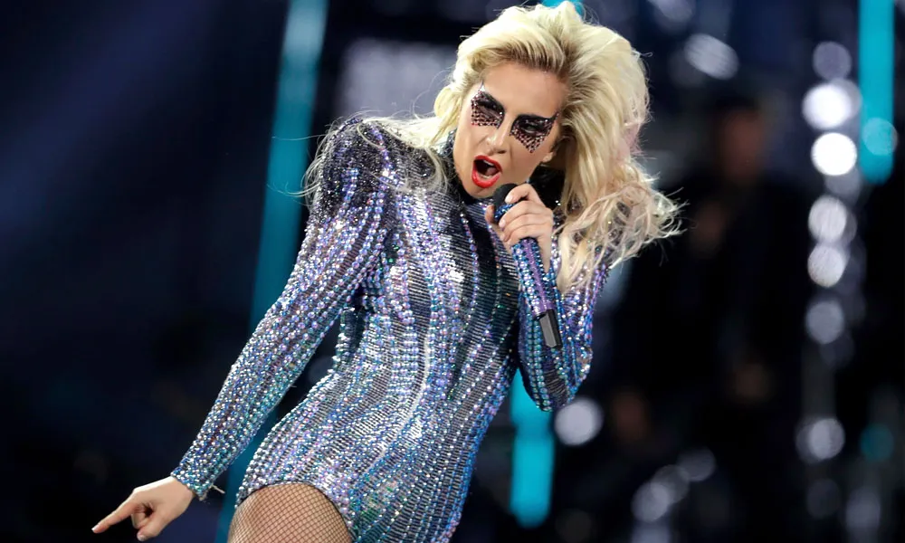 Aksi Lady Gaga di Super Bowl LI Dibandingkan dengan SpongeBob