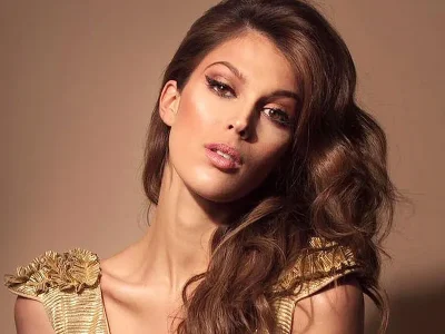 Iris Mittenaere Mampu Tampil Memukau