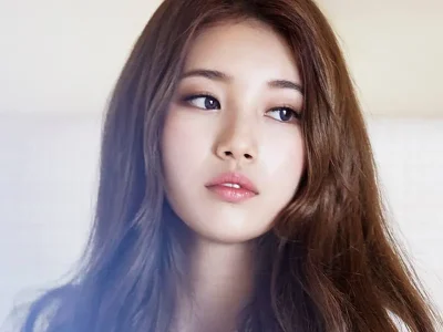 Bae Suzy Jadi Pelayan Kafe