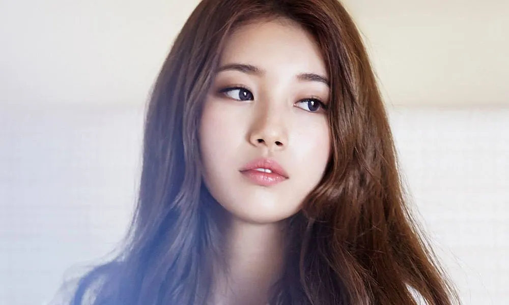 Demi Teman, Bae Suzy Jadi Pelayan Kafe Untuk Sehari