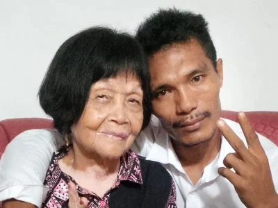 Pemuda 28 Tahun Nikahi Nenek 82