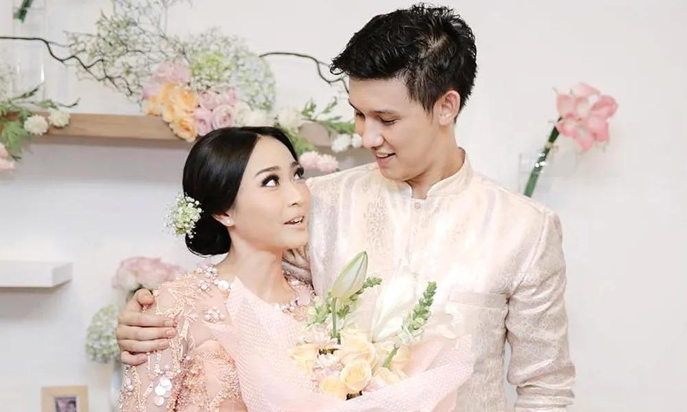 Mantapkan Hubungan, Rini Idol Bertunangan dengan Jevin Julian