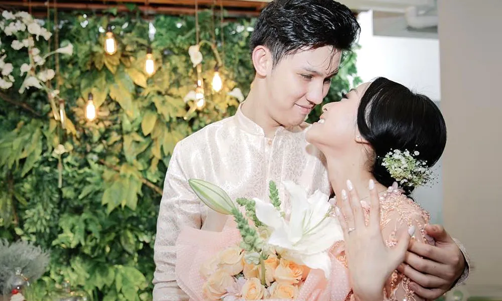 Rini Idol Sampai Menangis Saat Acara Lamaran dengan Jevin Julian