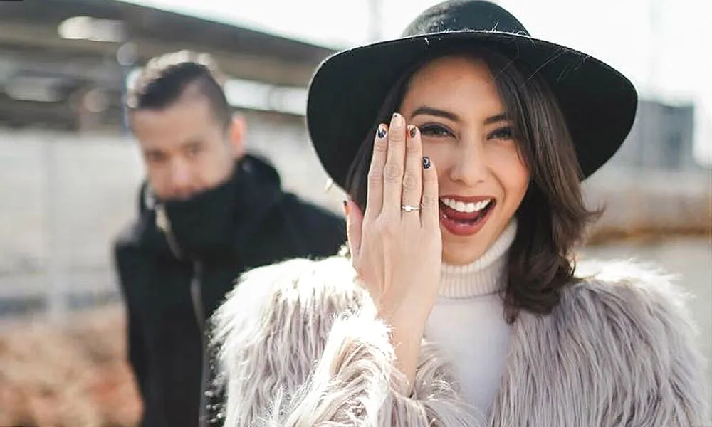 Dilamar di Jepang, Tyas Mirasih pun Memamerkan Cincin Bertakhta Berlian