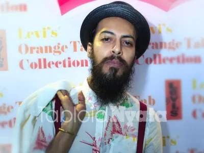 Alex Abbad Tampil