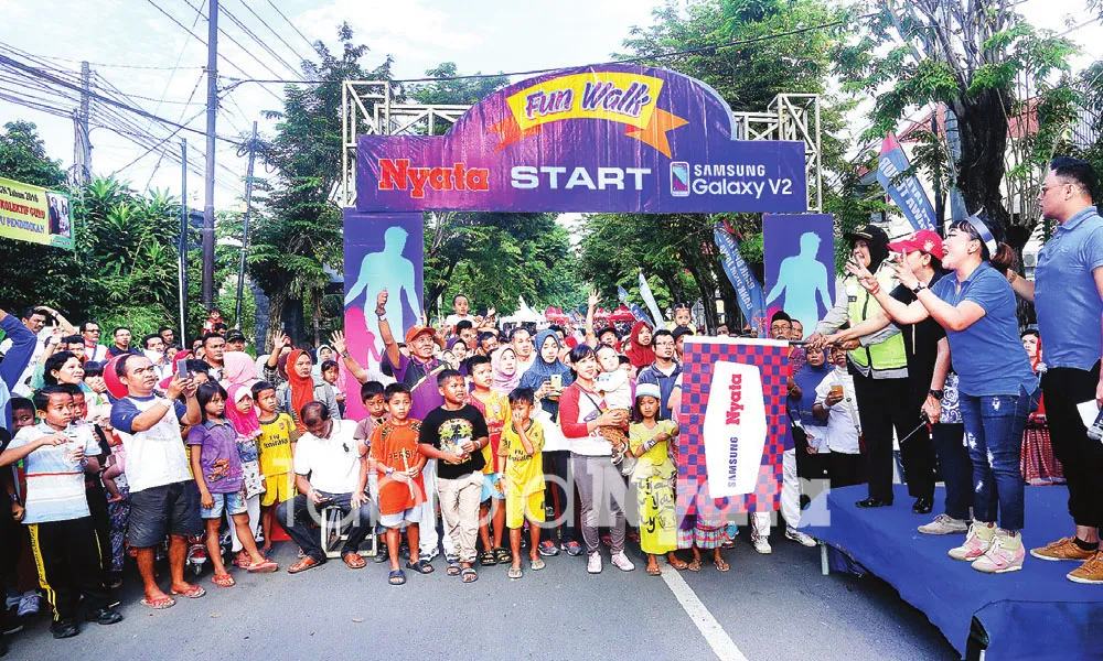 Fun Walk Gresik Serunya Jalan Santai bersama Tabloid Nyata dan Samsung