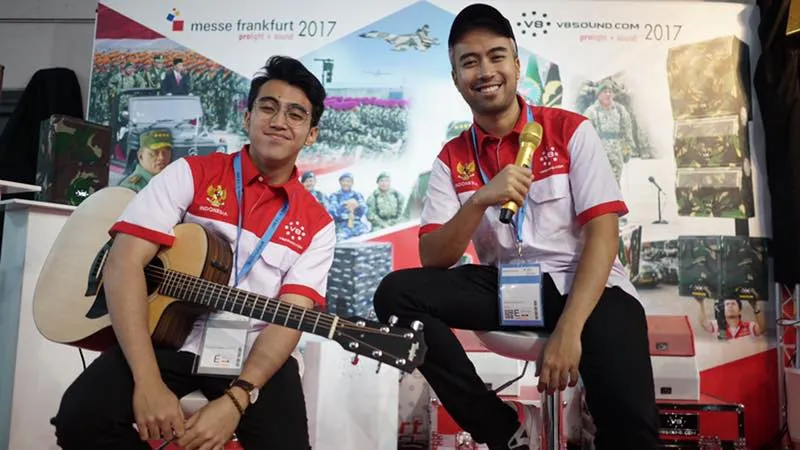 Gunakan Mikrofon Emas Raja Salman, Vidi Aldiano Sedot Perhatian Internasional