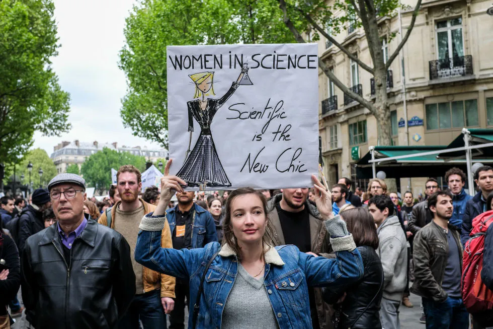 Giatnya Para Perempuan Mengedukasi Fakta Lewat Science March
