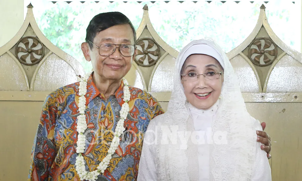 Pernikahan Nani Wijaya dan Ajip Rosidi Dihadiri Sultan