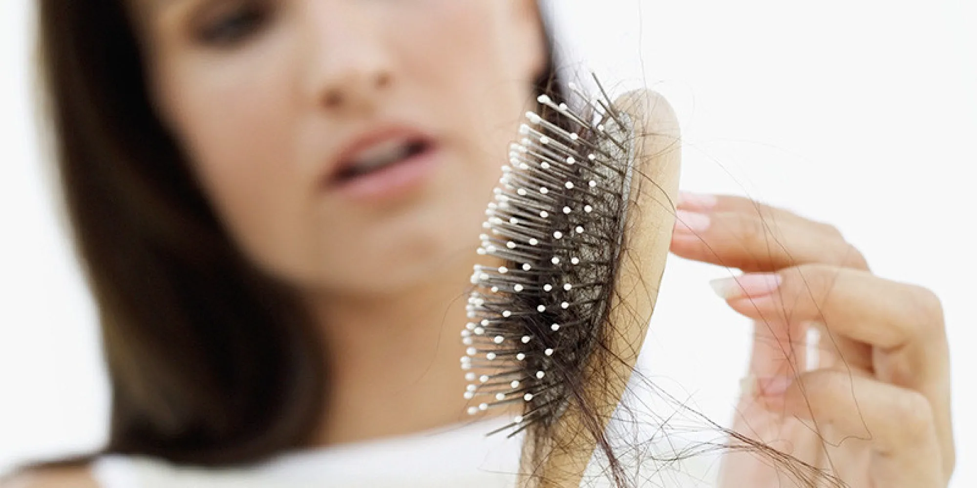 Sebelum Mengatasinya, Ketahui Terlebih Dahulu Penyebab Rambut Rontok