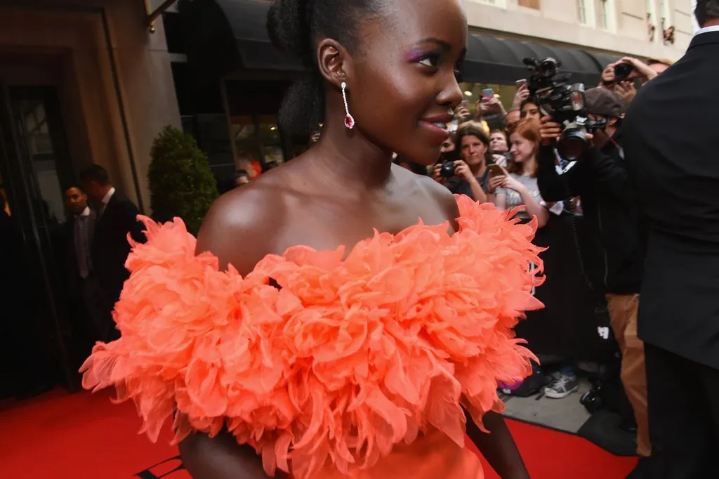 Riasan Mata Lupita Nyong’o yang Mencuri Banyak perhatian di Met Gala