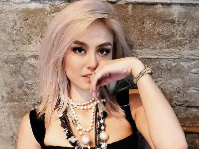 Gaya Rambut Agnez Mo