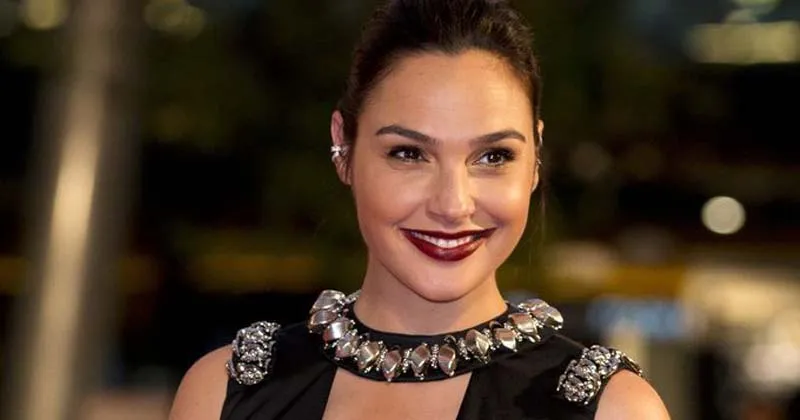 Siap-siap Terpesona, Inilah Evolusi Gaya Berbusana Gal Gadot