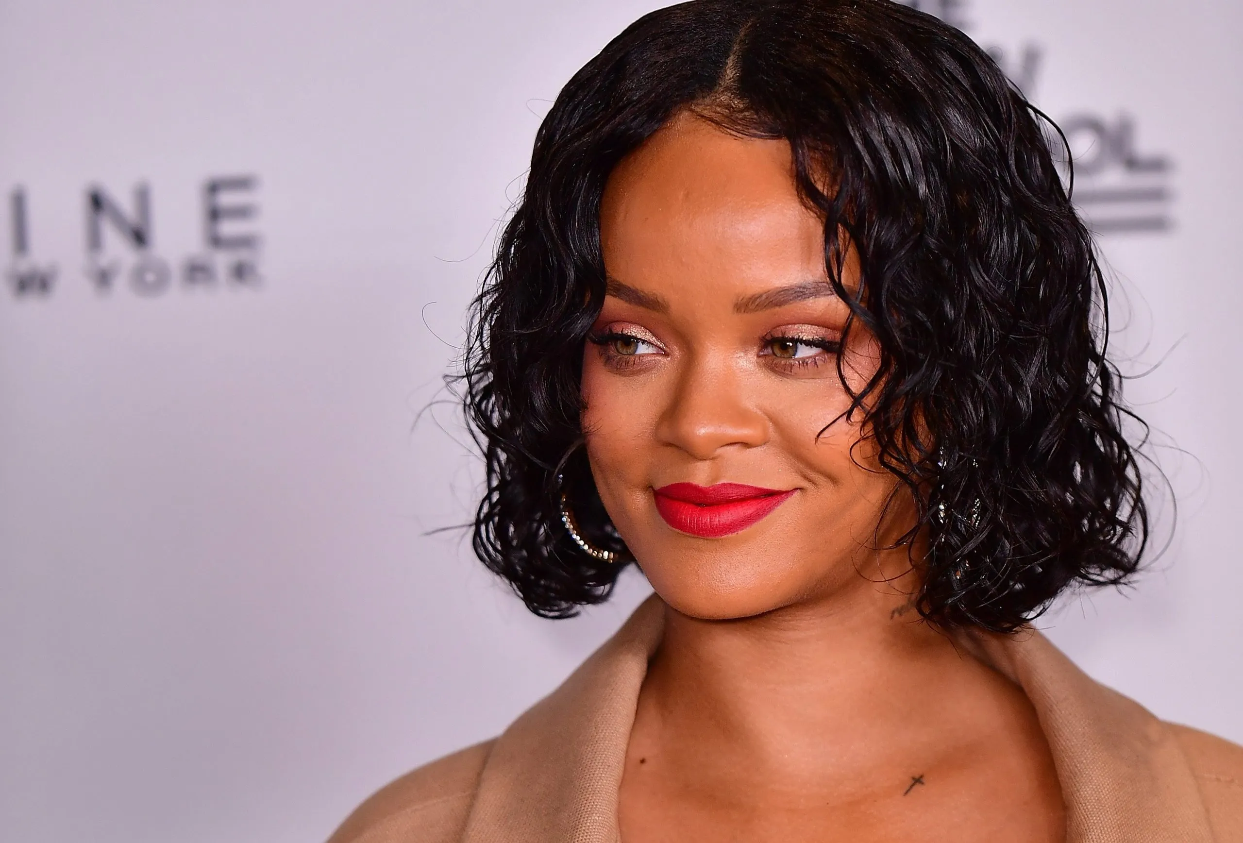 Rihanna Lawan Fat Shaming yang Diarahkan Padanya dengan Meme