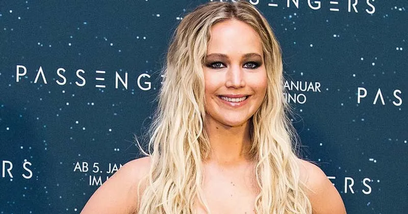 Mesin Pesawat Jennifer Lawrence Rusak Diketinggian 9,4 Ribu Meter