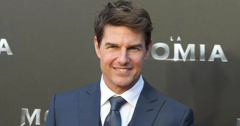 Menantang Maut, Tom Cruise Selfie Saat Terbang di Atas 2.000 Kaki