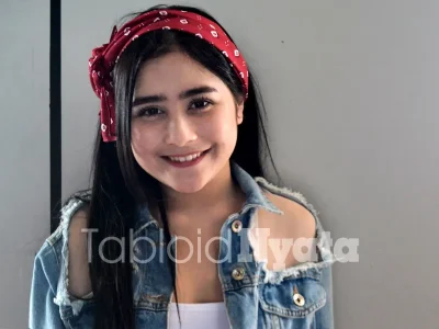 Buku Puisi Prilly Latuconsina