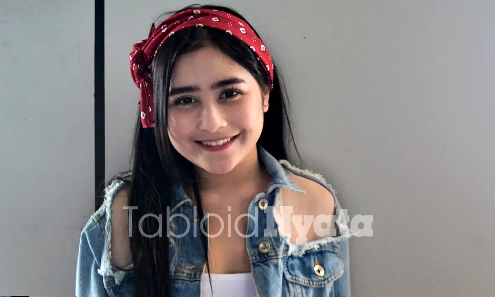 Prilly Tulis Puisi Tentang Wanita yang Sering Didera Rindu