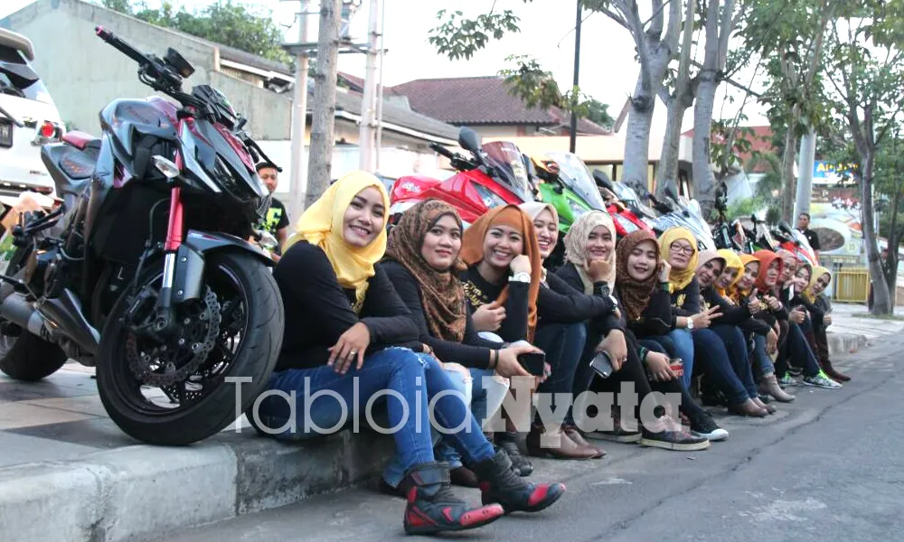 Beauty Class dan Bagi Takjil Para Lady Bikers