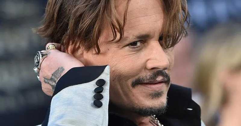 Harga yang Dibayar Johnny Depp untuk Sebuah Sofa Milik Kardashians