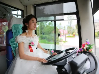perempuan setir bus
