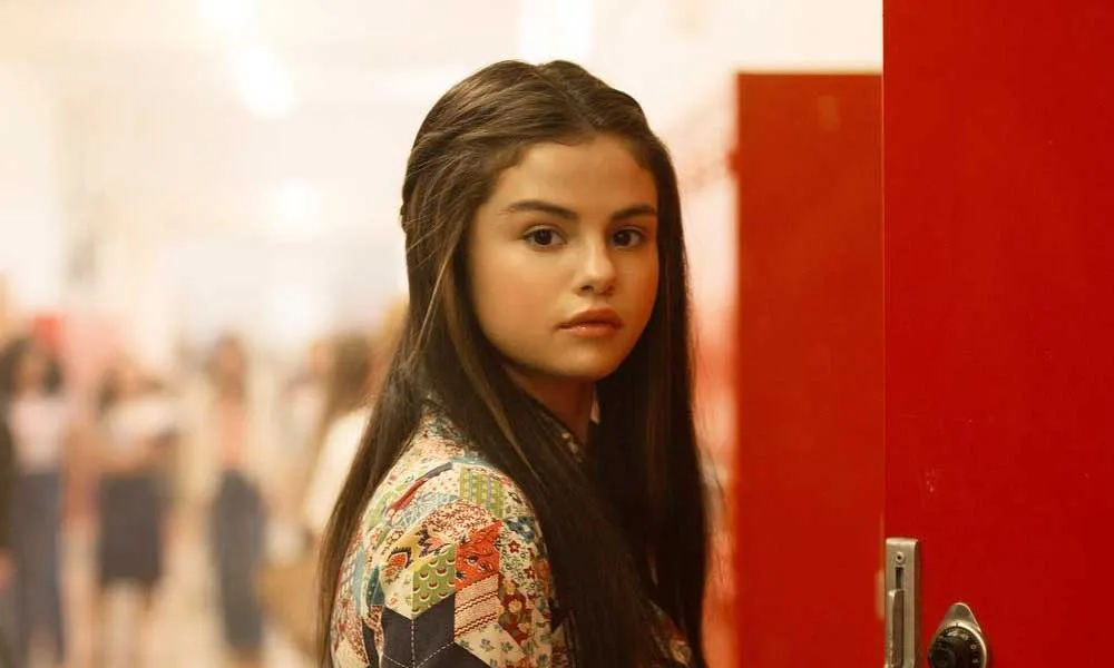 Selena Gomez Pamerkan Sepatu Baru Buatan Pacar