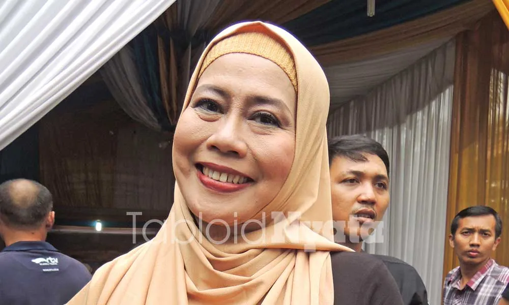 Dewi Yull Memimpikan Berkolaborasi dengan Sahabat Putranya
