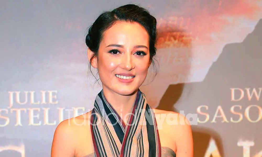 Julie Estelle Keluar dari Zona Nyaman di Gerbang Neraka