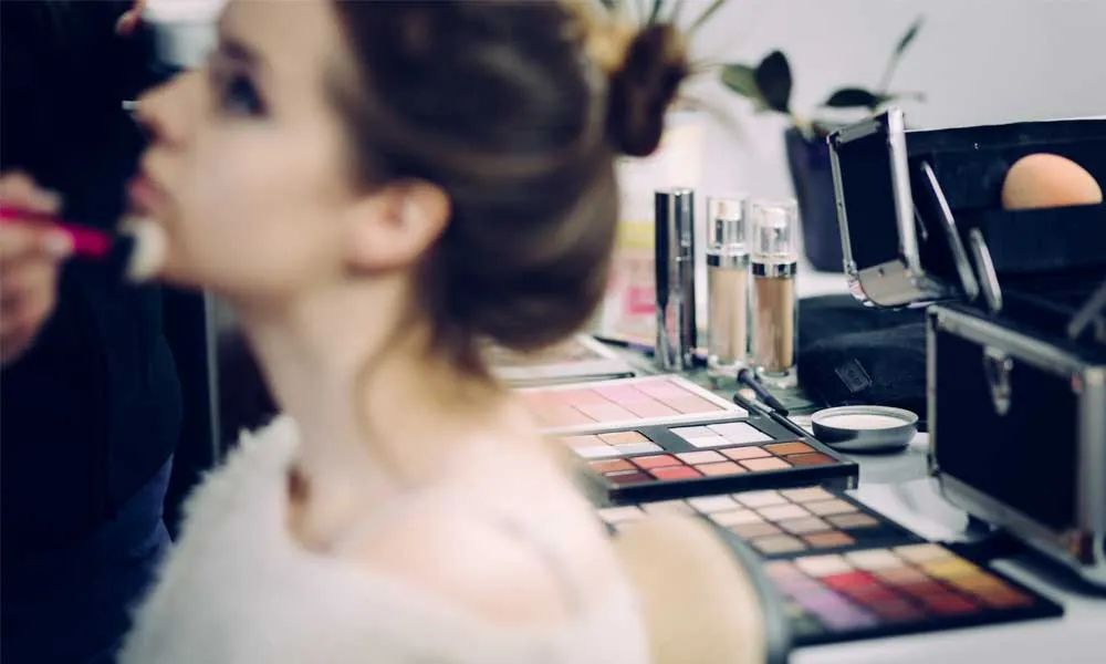 Ikuti 4 Langkah Awal Ini Agar Makeup Tahan Lama