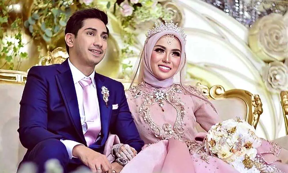 Diajak Nikah, Medina Zein Ibadah Umrah untuk Memutuskan