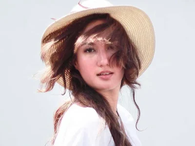 Nadine Chandrawinata Mendaki Gunung