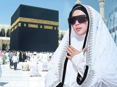 Umrah Syahrini Bersama First Travel