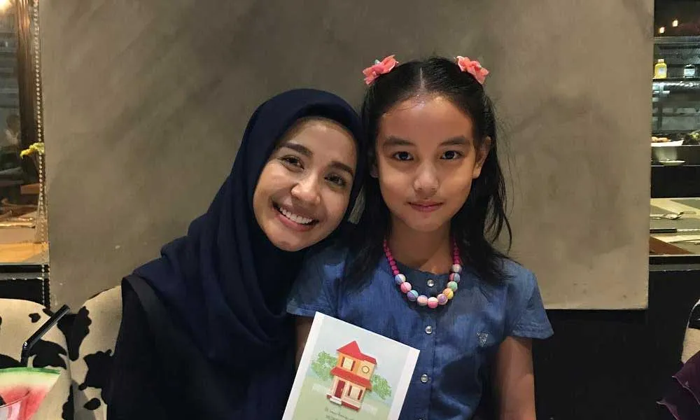 Senangnya Laudya Cynthia Bella Pertama Kali Jemput Aleesya di Sekolah