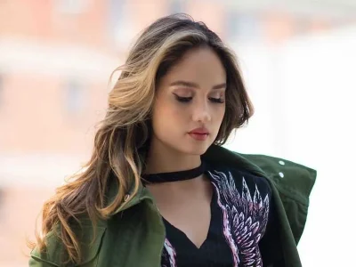 Cinta-Laura-tanpa baju