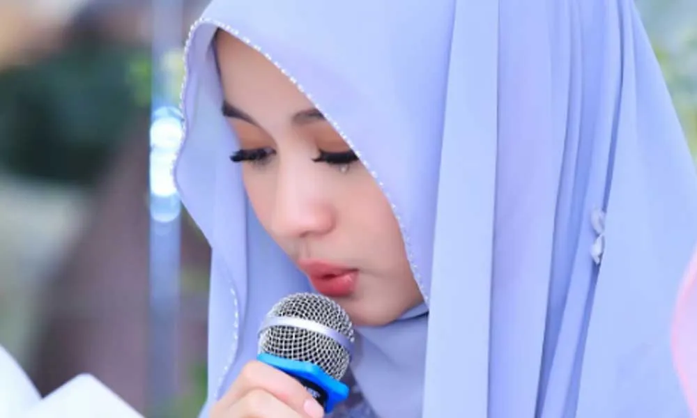 Momen Haru di Acara Pengajian Laudya Cynthia Bella