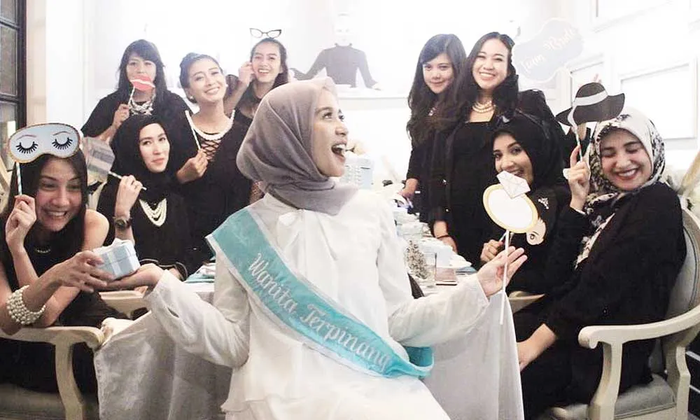 Yuk Intip Serunya Pesta Lajang Laudya Cynthia Bella
