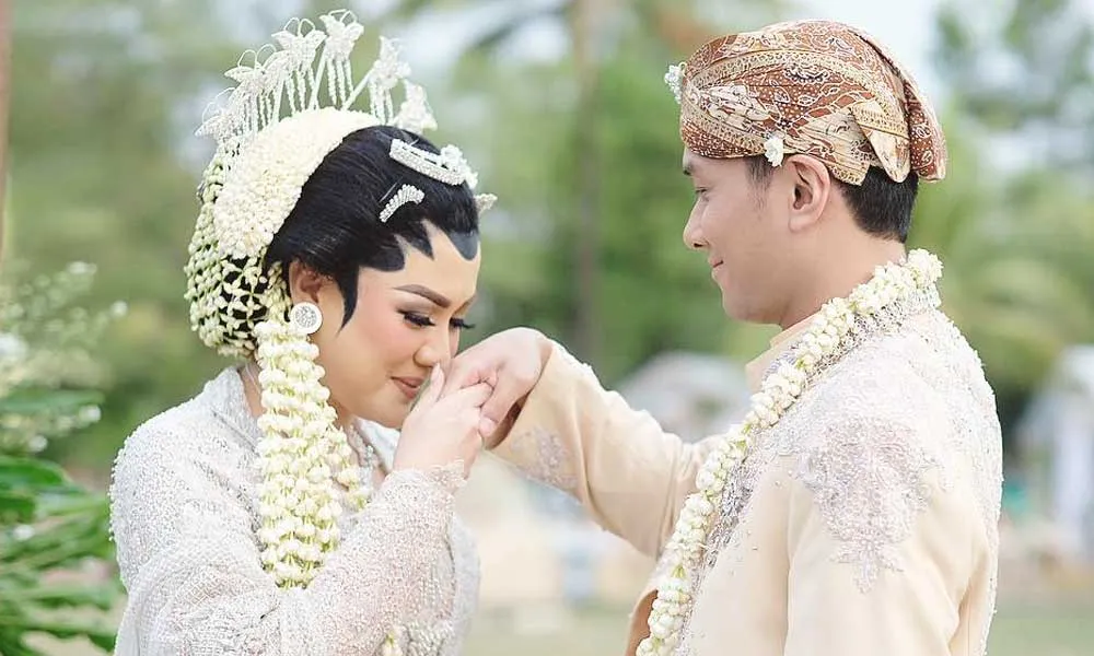 Vicky Shu Resmi Dinikahi dengan Mahar 2.392.017 Rupiah